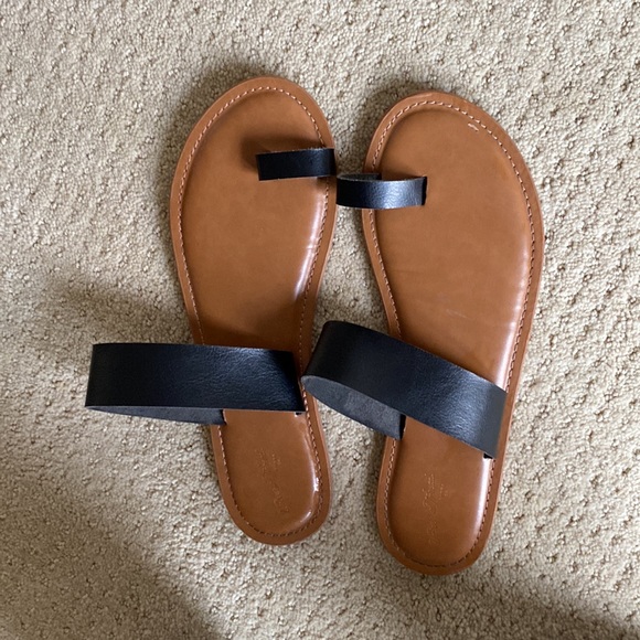 Universal Thread Sandals - Picture 4 of 4